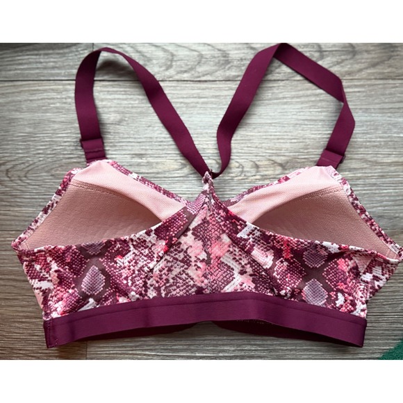 Victoria Sport Pink Burgundy Snake Print Sports Bra 34C Lightweight - Picture 2 of 3